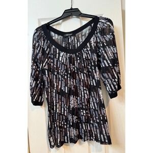 Karen Kane plus size blouse size 2X.‎  Black and grey in color
